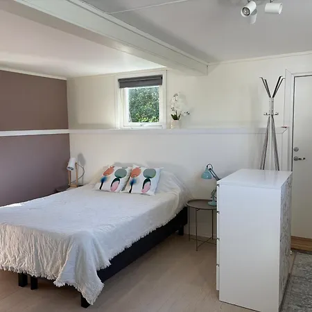 Cosy Studio Apartment By The Cable Car Rum i privatbostad Tromsø